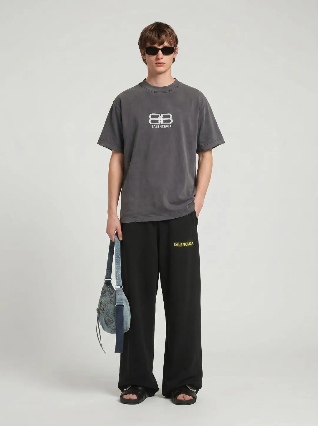 P100✨🔥 [balenciaga] 2026FW short-sleeved T-shirt Premium 26s double yarn 300g fabric, washed with Ma Liang distressed process Color: washed black, washed white, washed Khaki Size: S M L XL 2XL